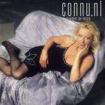 09-06-1993 Bonnie St. Clair at studio in Amsterdam. Photo: Govert de Roos/Connu

[keywords]Half Length, Eyecontact[/keywords]